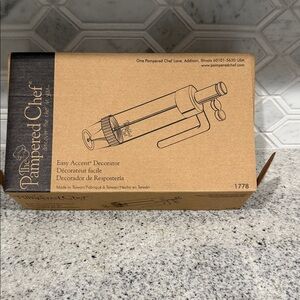 Pampered Chef Easy Accent Decorator